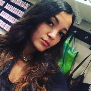 Meet your Posher, Dominique